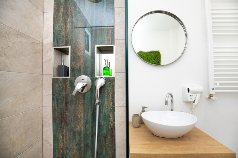 Bathroom 3, Metropole Apartments Studio Old City, Municipiul Bucuresti