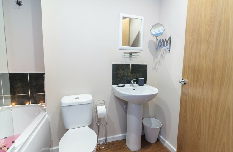 Bathroom 4, Approved Serviced Apartments Park Rise, Manchester