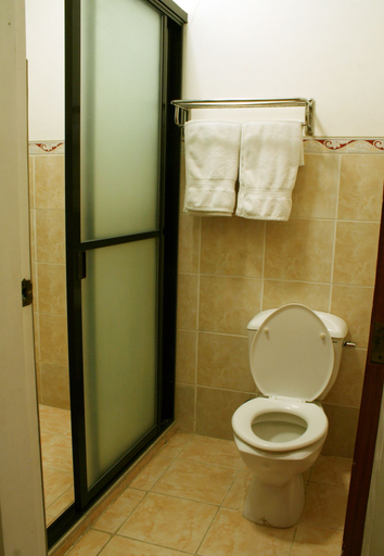 Bathroom 3, Turtle Inn Resort, Malay