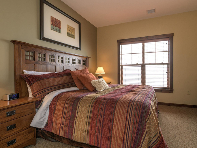 Bedroom 3, 2 Br: Soaring Eagle 211, Pocahontas