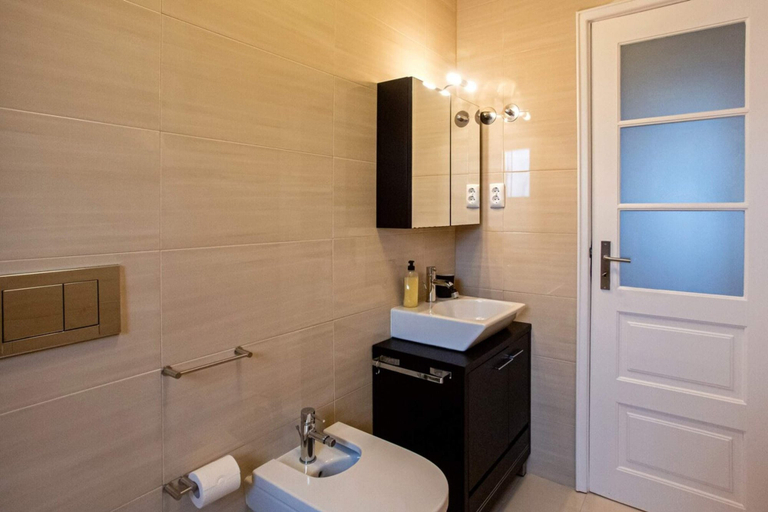Bathroom 3, Cosy 1 Bedroom Apartment in Belém, Lisbon