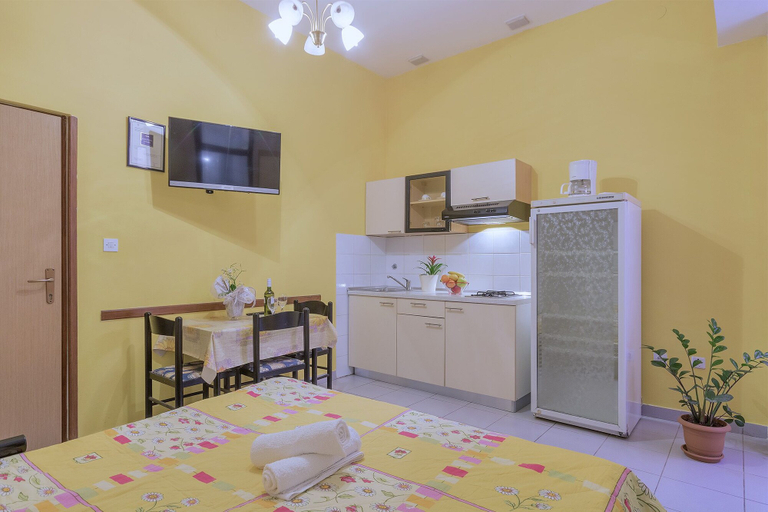 Others 5, Pleasant Oriana Apartment near Sea, Pula