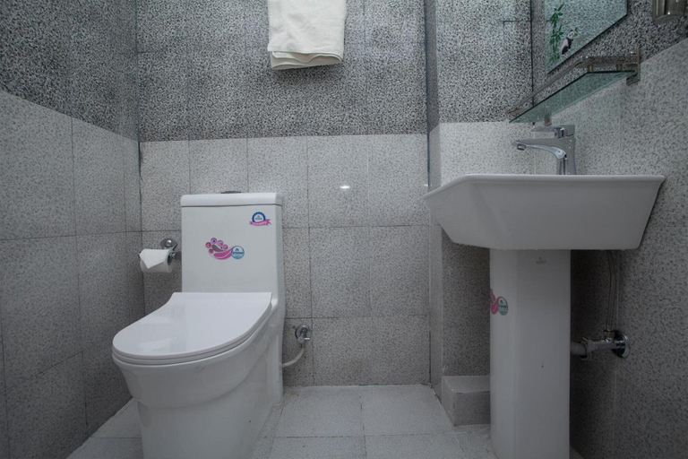 Bathroom 3, Kathmandu Regency Hotel, Bagmati