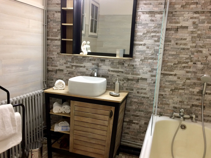 Bathroom 5, Chambres D'hôtes du Domaine Capiet, Gironde
