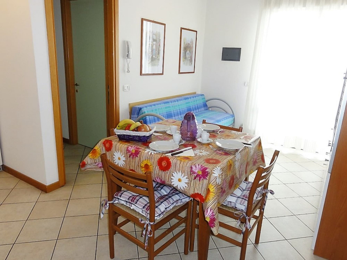 Others 5, Condominio De La Mariute, Venezia