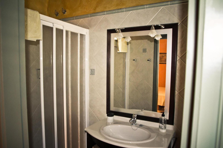 Bathroom 4, Mas Gelamà, Girona