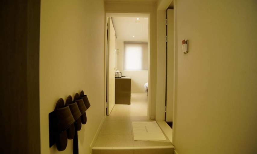 Others 5, Hotel Mare, Suyeong