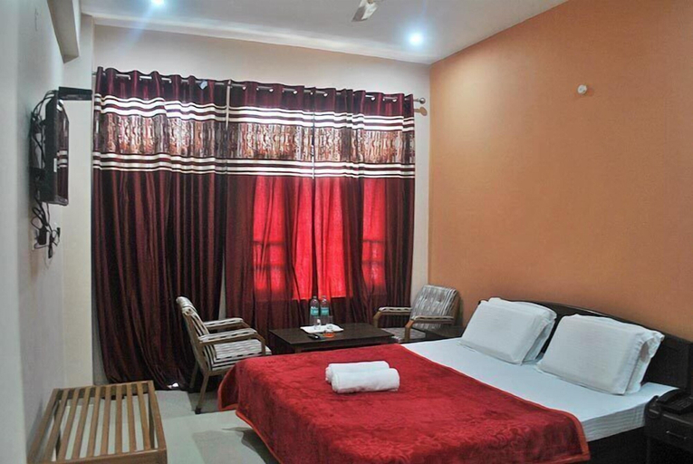 Bedroom 1, Mountain And Moon, Kangra