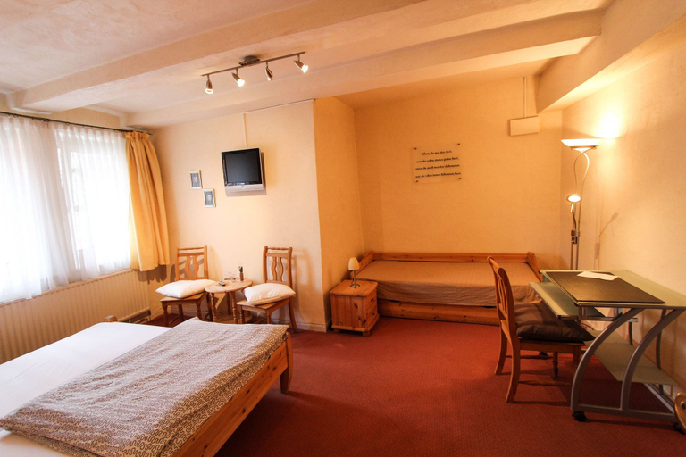 Bedroom 4, Gästehaus Deutsches Haus, Northeim