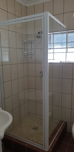 Bathroom 4, De Ville Lodge, Cape Winelands