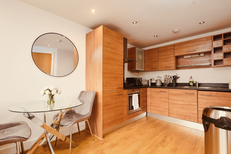Others 5, Deluxe City Apt, Beautiful River View&free Parking, Leeds