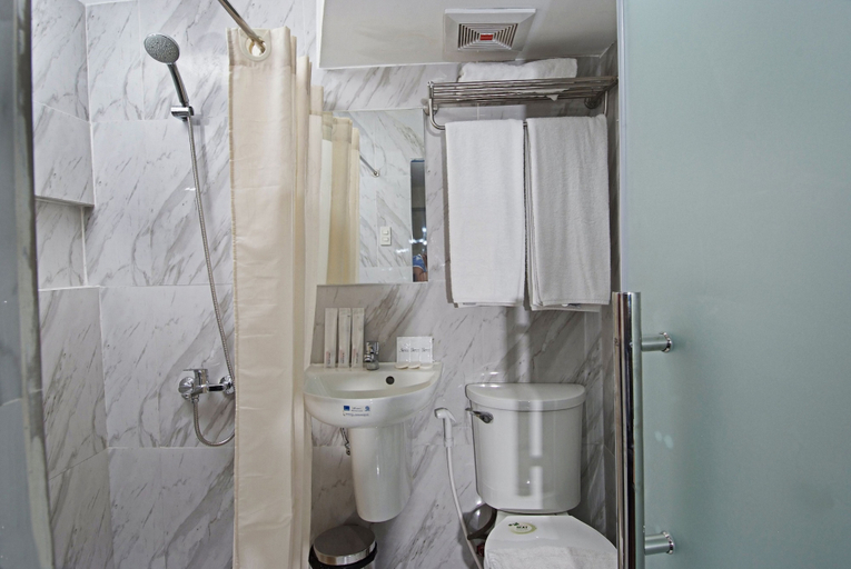 Bathroom 5, Skyblue Hotel, Cebu City