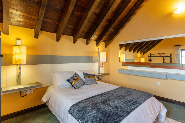 Bedroom 4, Sunset Village, Santana