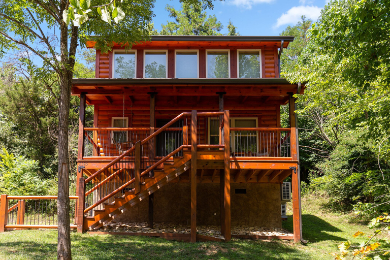 Exterior & Views 2, Strawberry Patch, Sevier