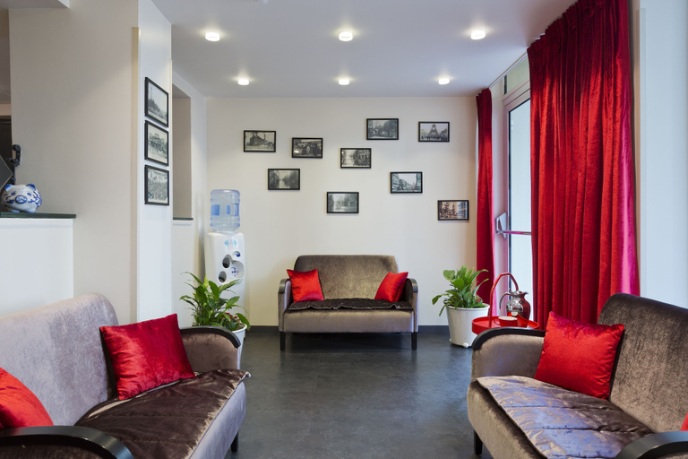 Others 5, Aurore, Paris