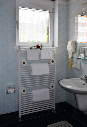 Bathroom 4, Hotel Royal, Trento