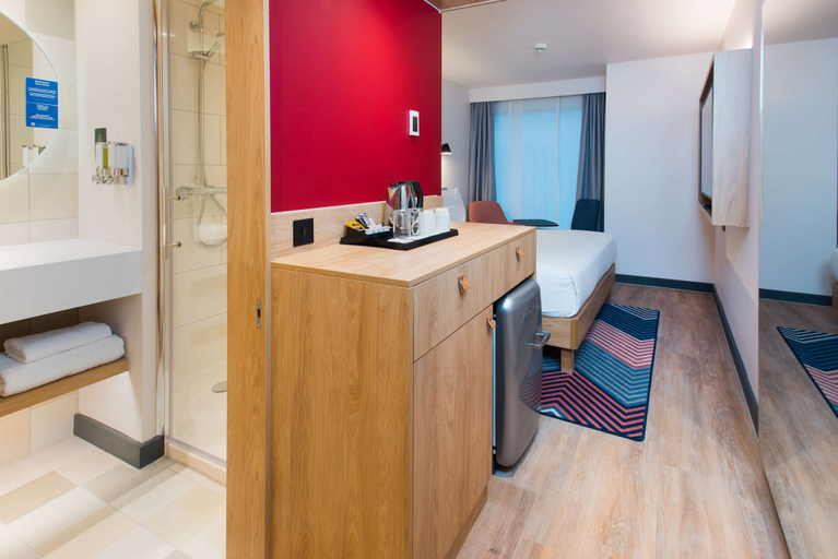 Bathroom 4, Hampton by Hilton London Park Royal, London