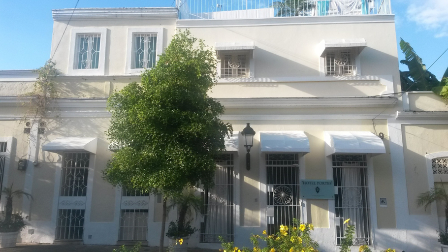 Exterior & Views