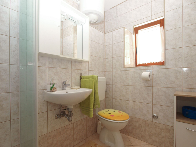 Bathroom 3, Apartment 1318, Medulin