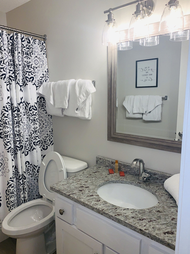 Bathroom 4, Phoenix V 202, Baldwin