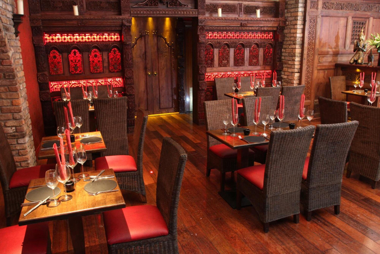 Food & Drinks 5, Treacy's Hotel