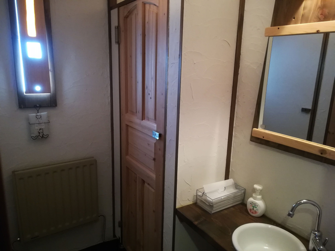 Bathroom 4, Fujio pension Madarao, Myōkō