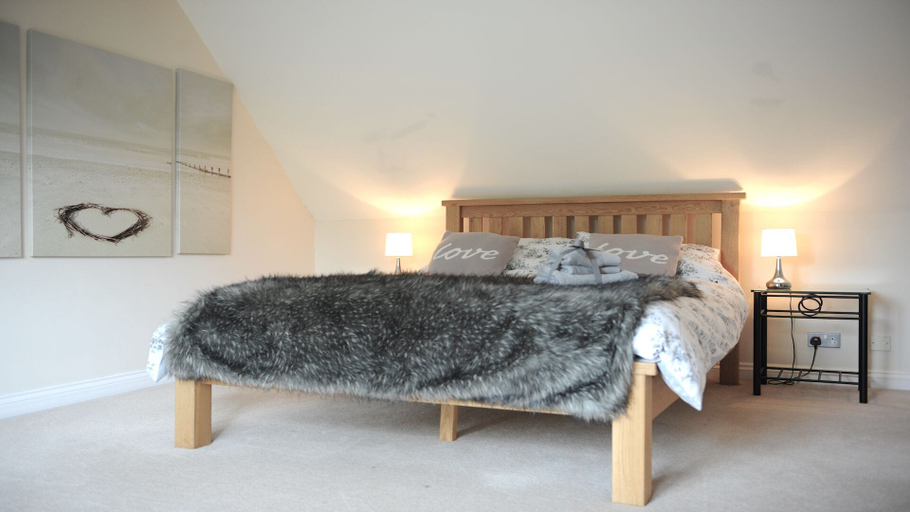Bedroom 3, Northlands Farm & Lakes, West Sussex