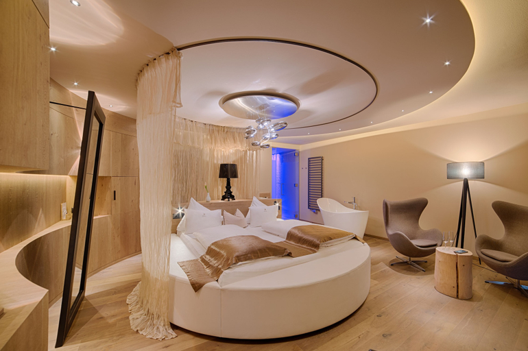 Bedroom 3, AMONTI Wellnessresort, Bolzano