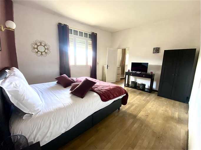 Bedroom 3, Nuit et Spa en Brenne, Indre