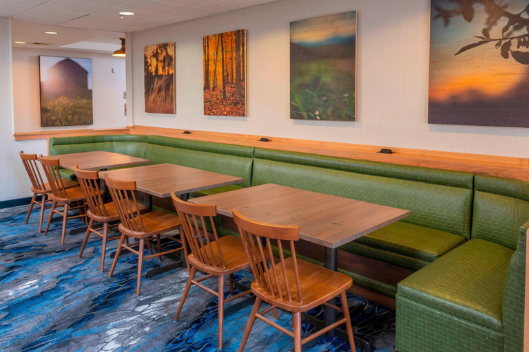 Food & Drinks 4, Fairfield Inn & Suites by Marriott Bend Downtown, Deschutes