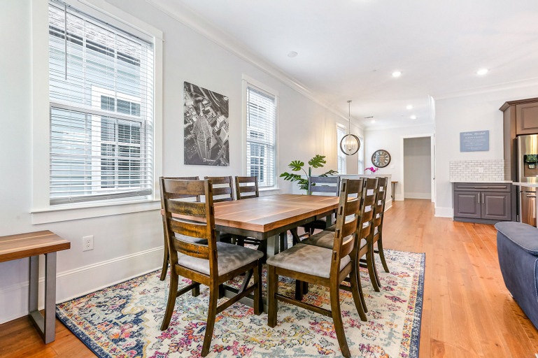 5BR Steps to St. Charles by Hosteeva, Orleans