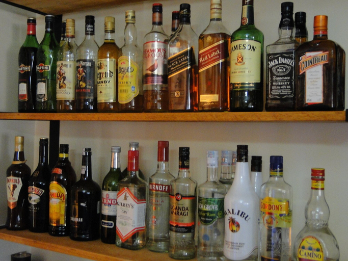 Food & Drinks 5, Carpe Diem, Entebbe