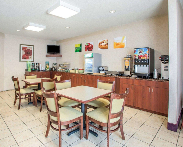 Food & Drinks 5, Quality Inn Merrillville, Lake