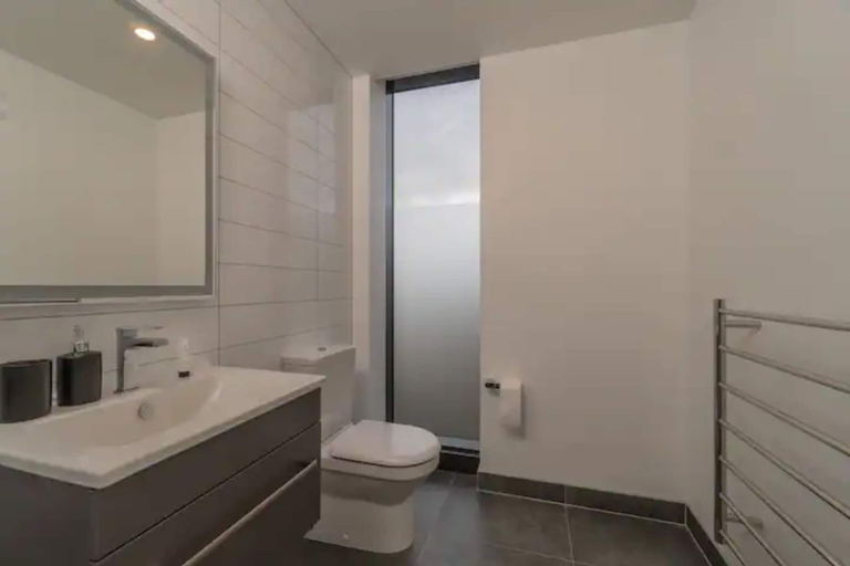 Bathroom 4, Premium Brand New Central Apt - Carpark, Waitakere