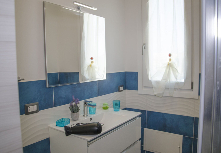 Bathroom 3, Casa Anguilla, Sassari