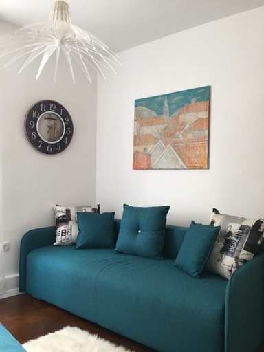 Others 5, Square 44 Apartment
