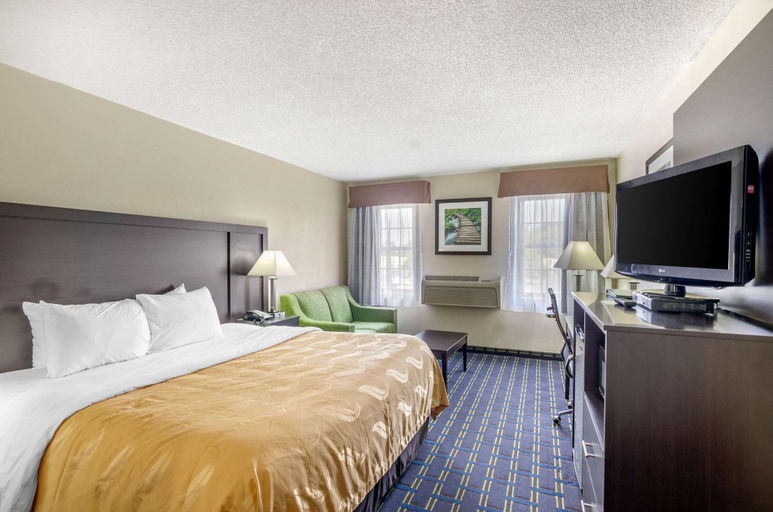 Bedroom 4, Quality Inn Waynesboro - Skyline Drive, Waynesboro