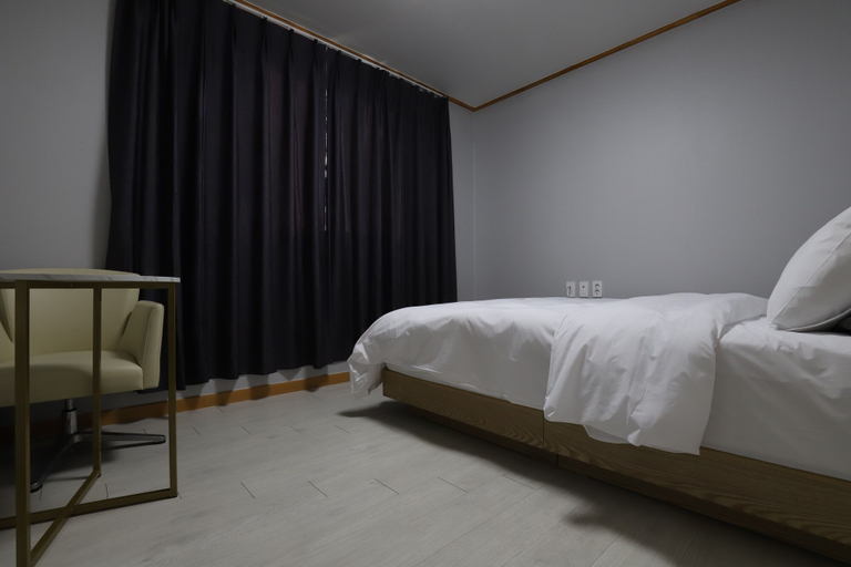 Bedroom 4, Z Hotel, Cheongju