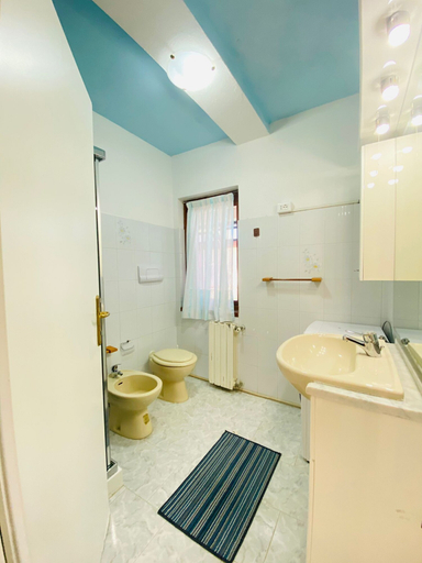 Bathroom 3, Case Vacanze Le Rose PT, Nuoro