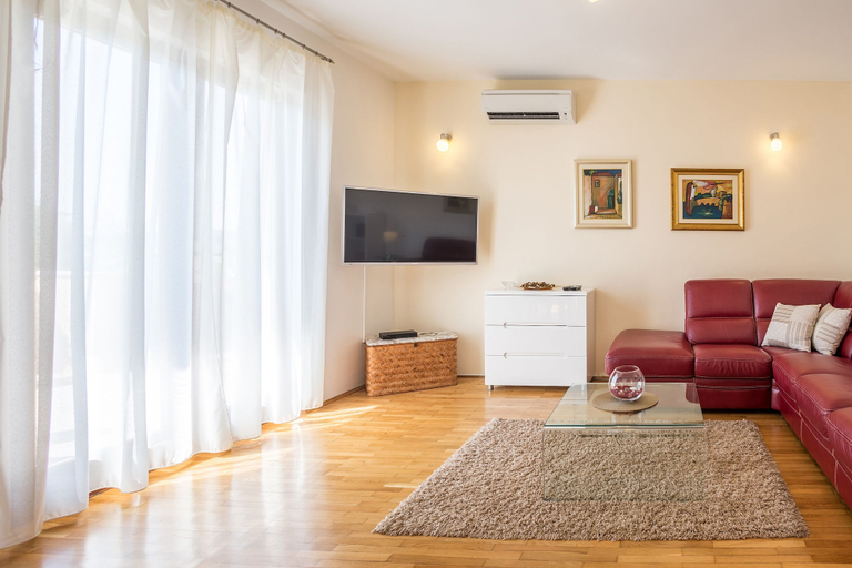 Others 5, Villa Dalmatica, Split