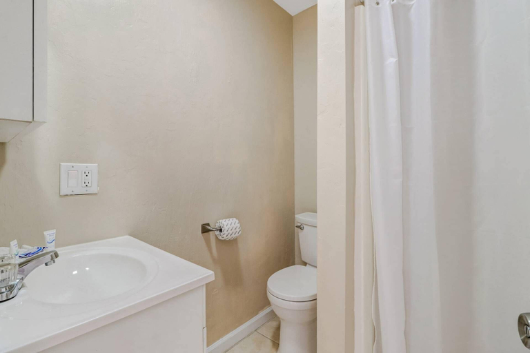 Bathroom 3, 12179 Boat Shell Dr, Lee
