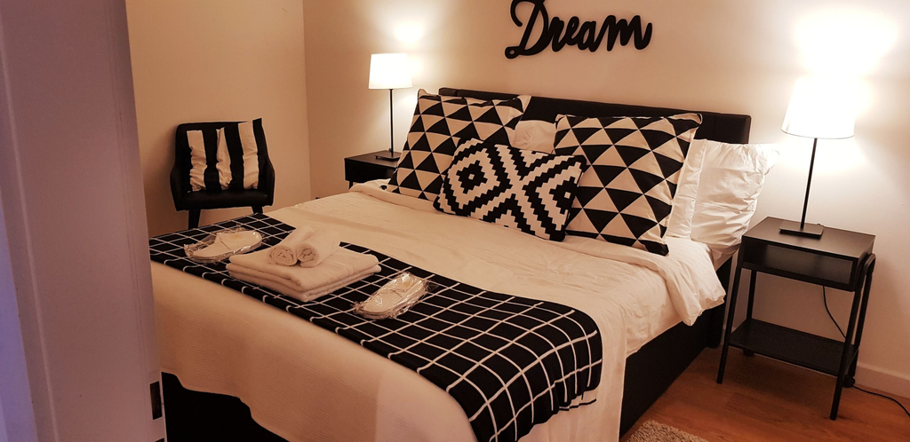 Room 4, citycentre lake view apartment, Pays-d'Enhaut