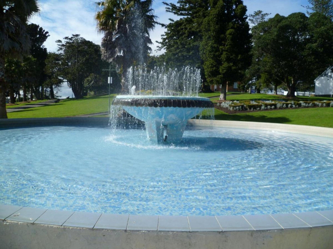 Sport & Beauty, Harbour View Cottage B&B, Waitakere