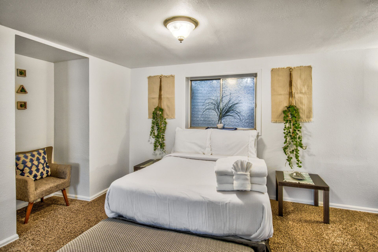 Bedroom 3, 4 BR Country Home In Suburbs W/trails & Parks, El Paso
