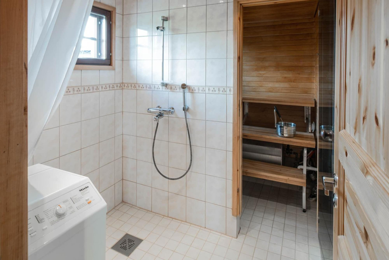 Bathroom 3, Tundrea, Lapland