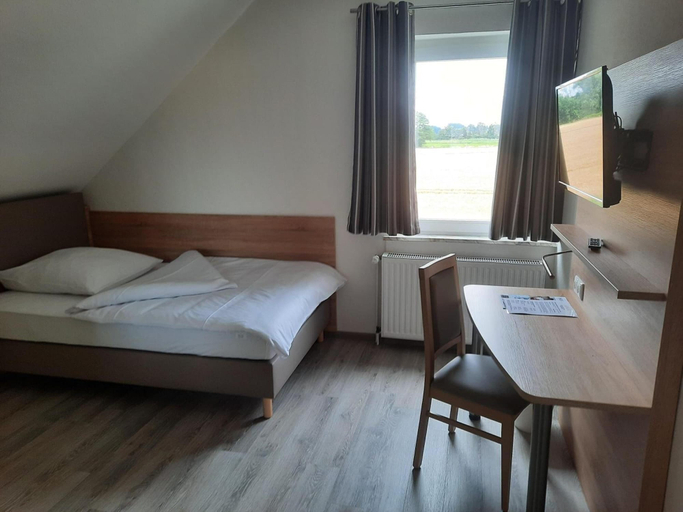 Bedroom 3, Hotel Zur Erholung & Restaurant Amme's Landhaus, Celle