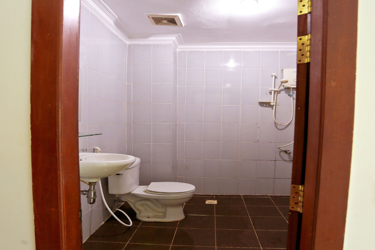 Bathroom 4, Hang Tep Hostel, Siem Reap