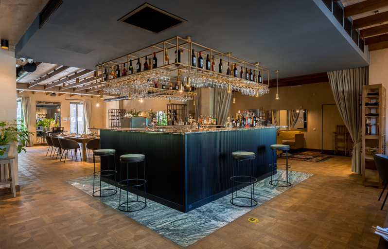 Food & Drinks