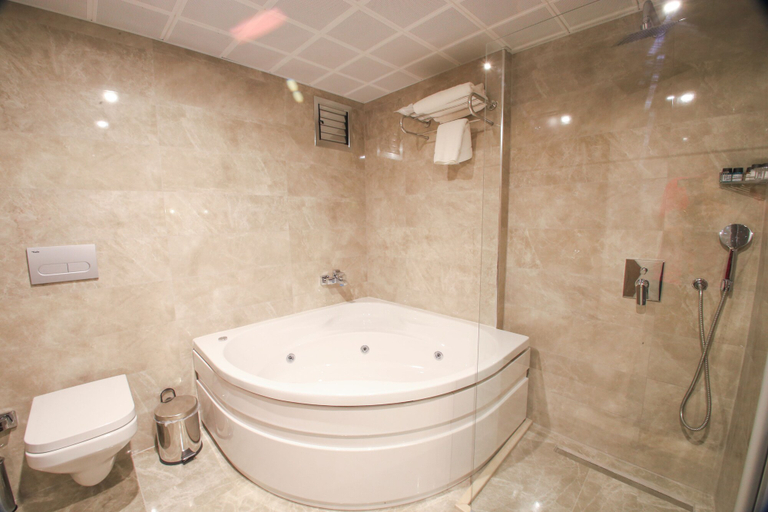 Bathroom 5, Aymira Hotel & Spa, Merkez