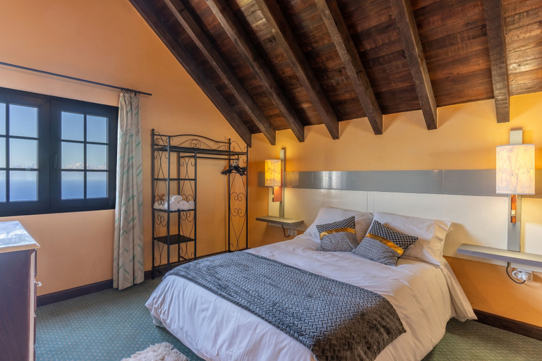 Bedroom 5, Sunset Village, Santana